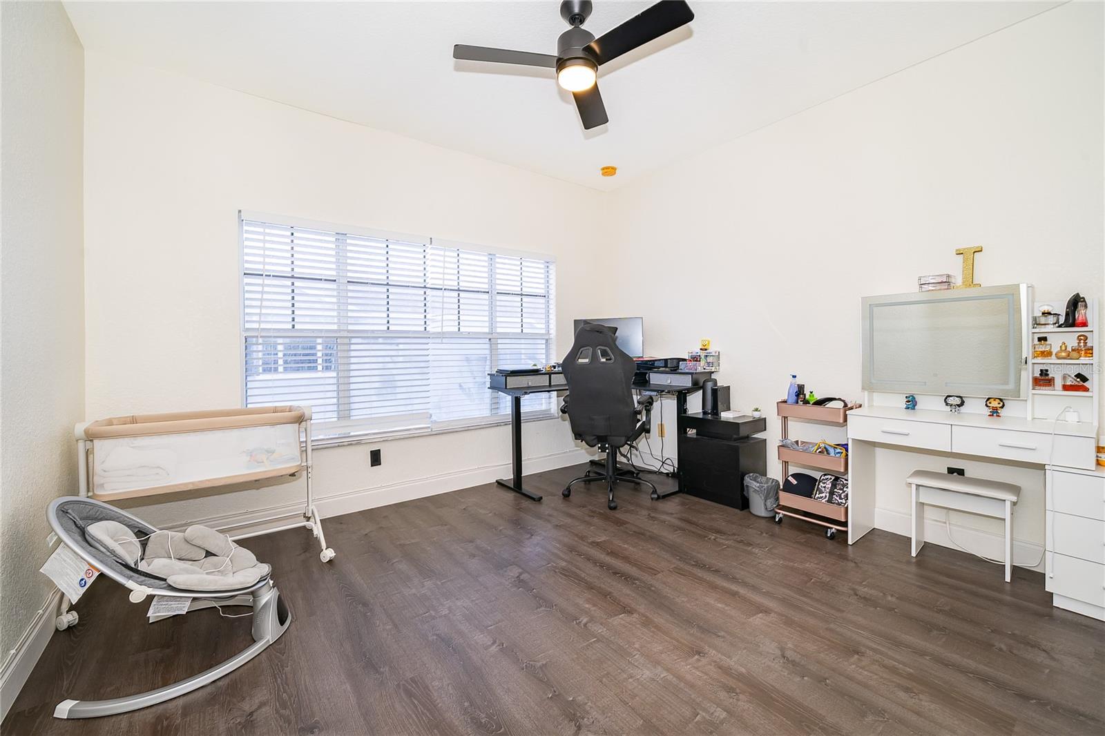 Image 18 of 32 For 2334 Grand Central Parkway 16