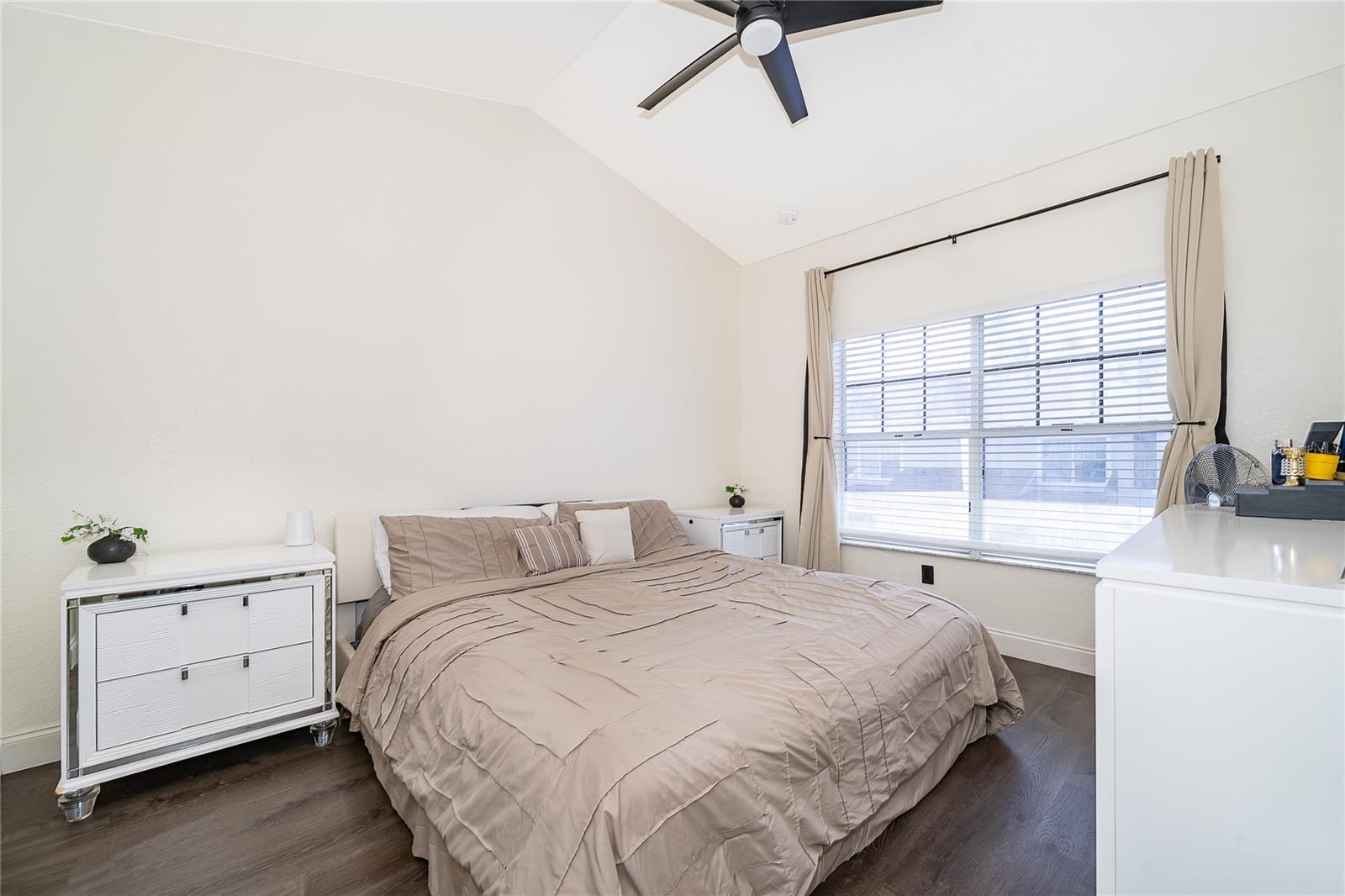 Image 19 of 32 For 2334 Grand Central Parkway 16