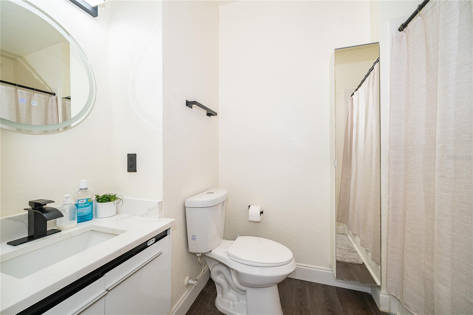 Image 21 of 32 For 2334 Grand Central Parkway 16