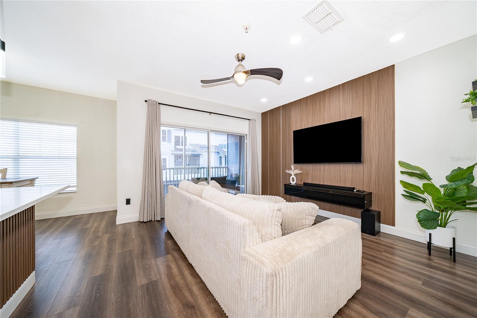 Image 6 of 32 For 2334 Grand Central Parkway 16