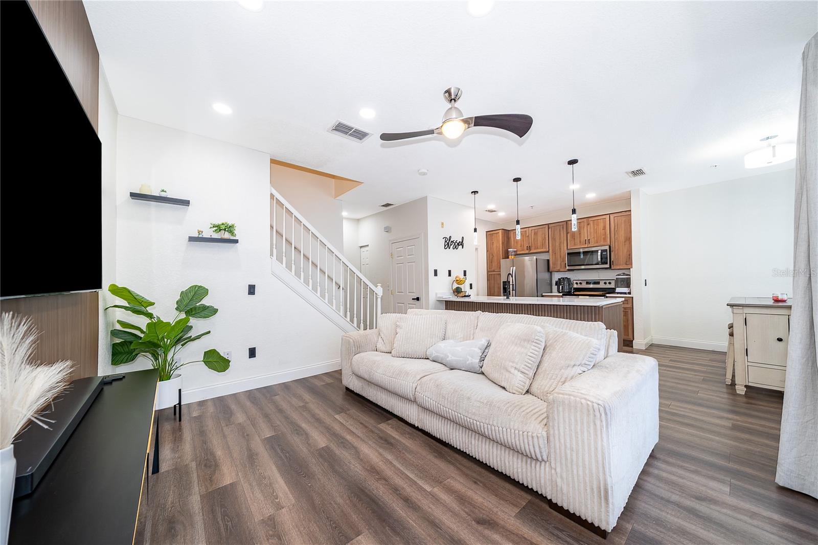 Image 8 of 32 For 2334 Grand Central Parkway 16