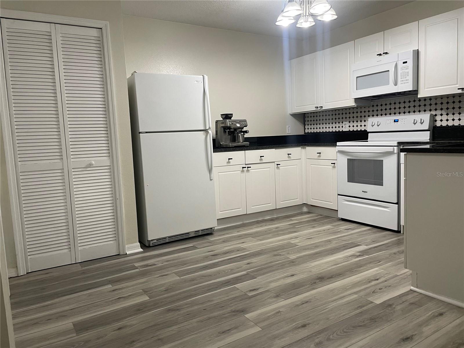 Image 3 of 22 For 2720 Club Cortile Circle A