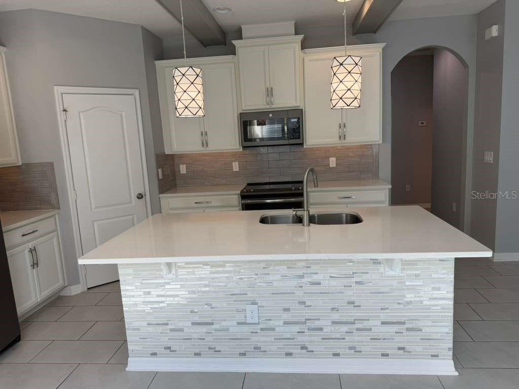 Image 3 of 37 For 1301 Clear Brook Pl