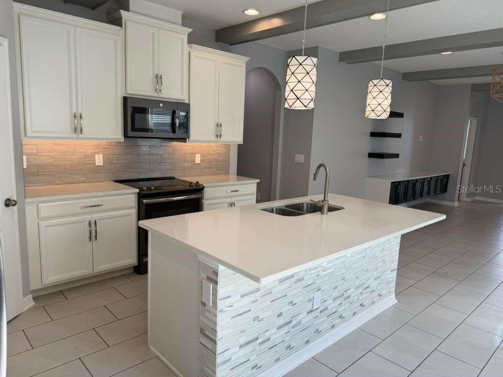 Image 5 of 37 For 1301 Clear Brook Pl