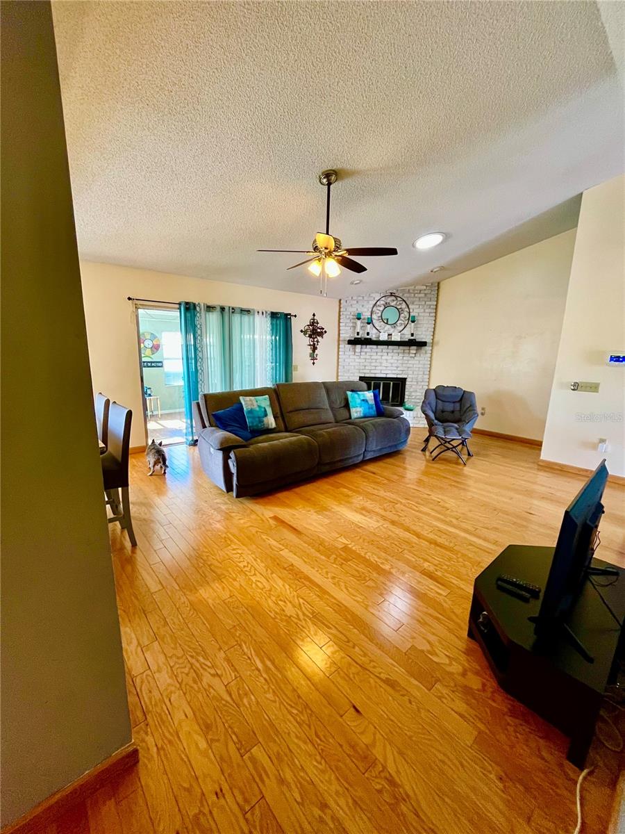 Image 10 of 18 For 9120 Queen Elizabeth Court