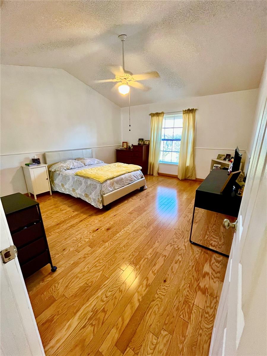 Image 11 of 18 For 9120 Queen Elizabeth Court