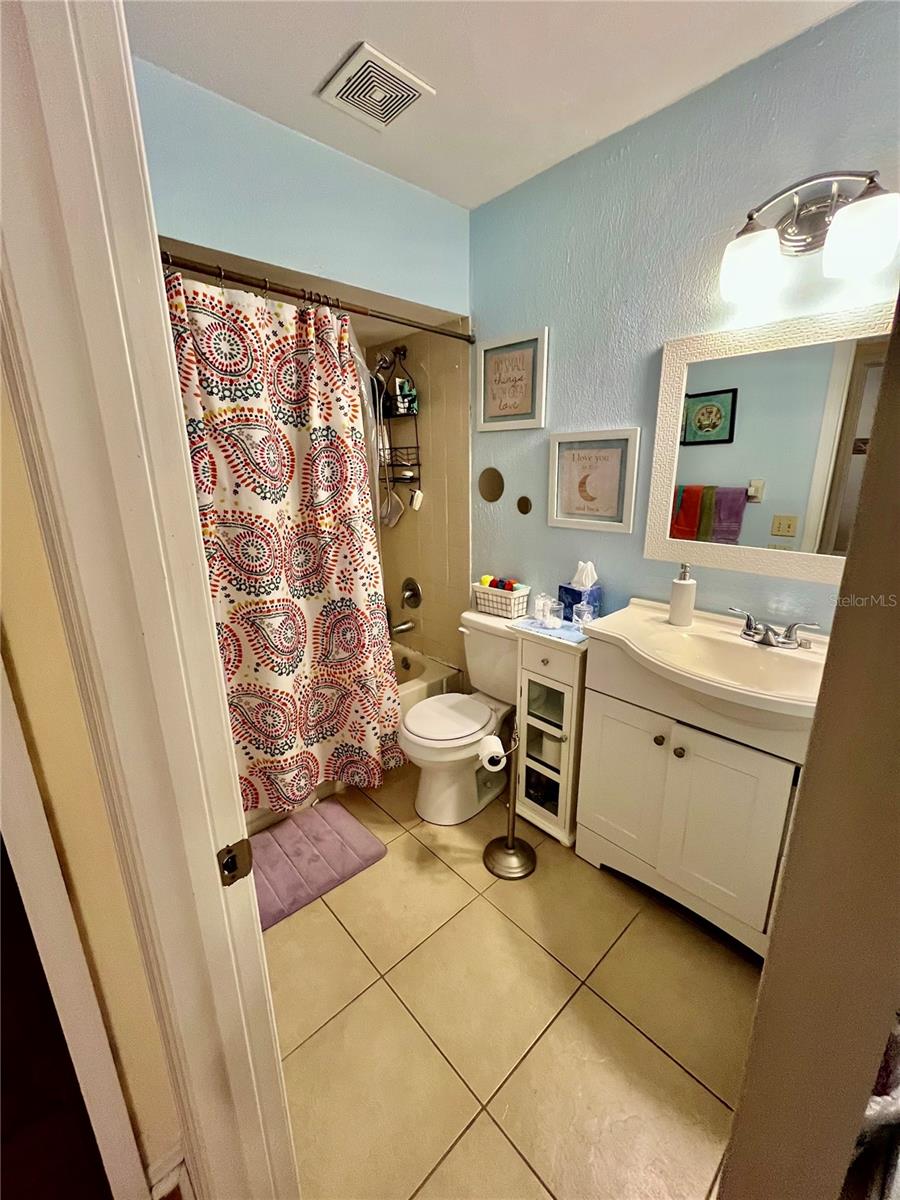 Image 12 of 18 For 9120 Queen Elizabeth Court