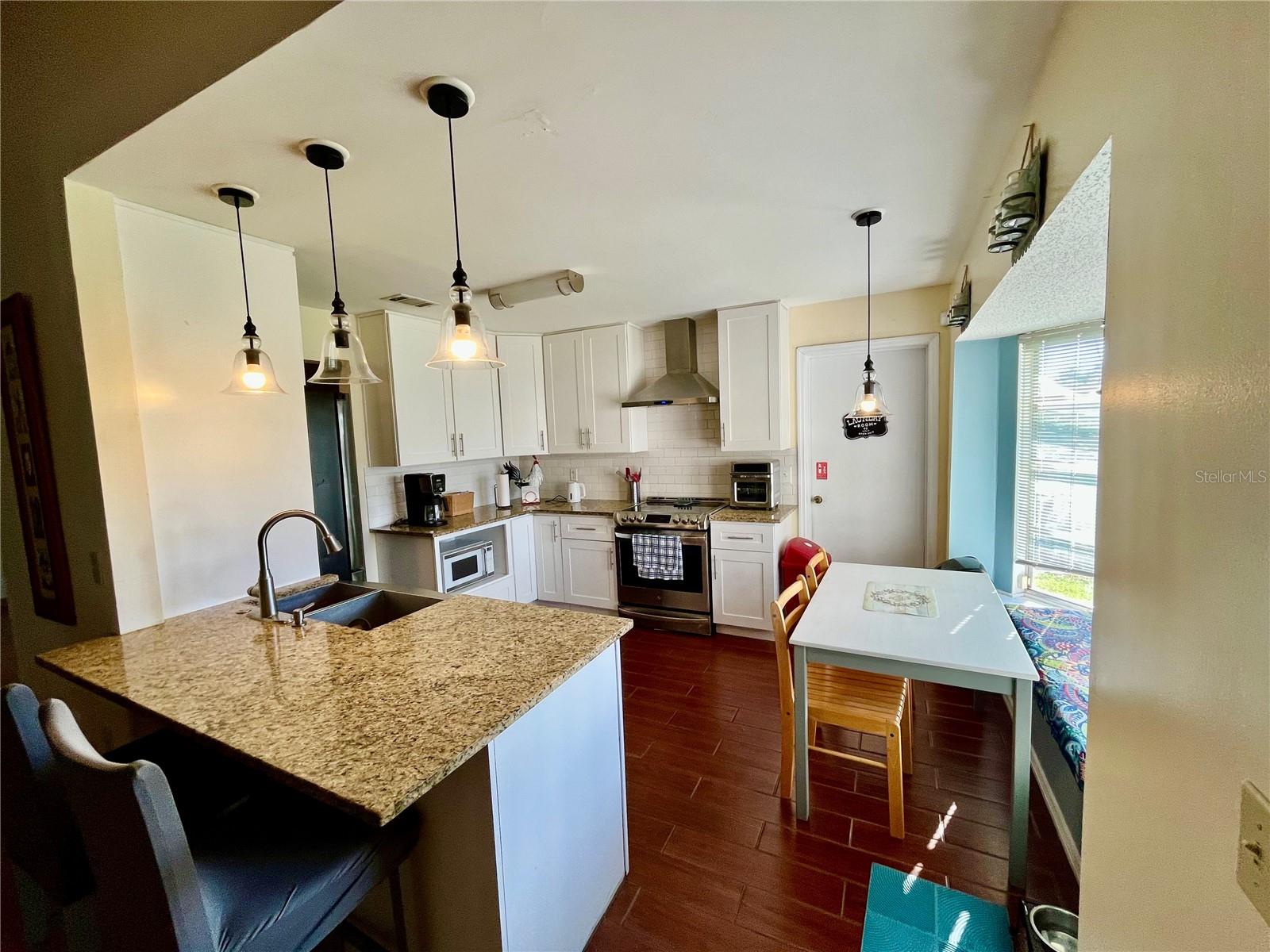 Image 6 of 18 For 9120 Queen Elizabeth Court