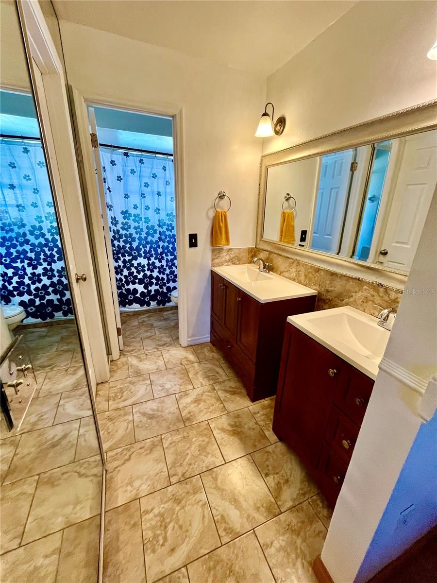 Image 7 of 18 For 9120 Queen Elizabeth Court