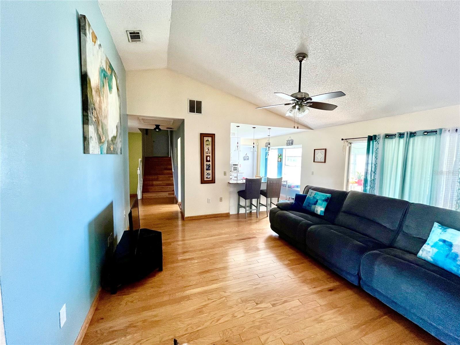 Image 8 of 18 For 9120 Queen Elizabeth Court