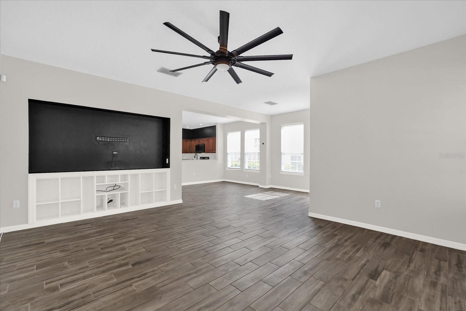 Image 7 of 36 For 7123 Red Lantern Drive