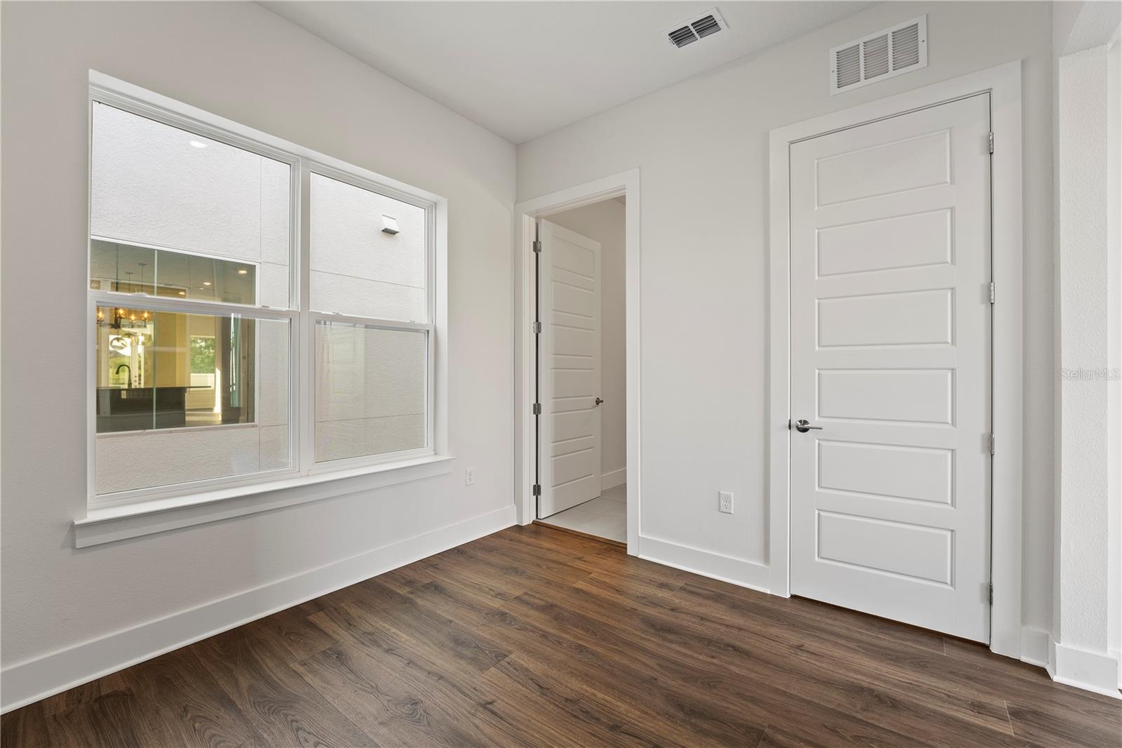 Image 12 of 25 For 850 Tetbury Loop