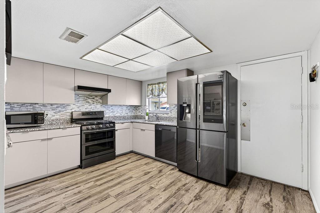 Image 17 of 56 For 11520 Saddlebow Lane