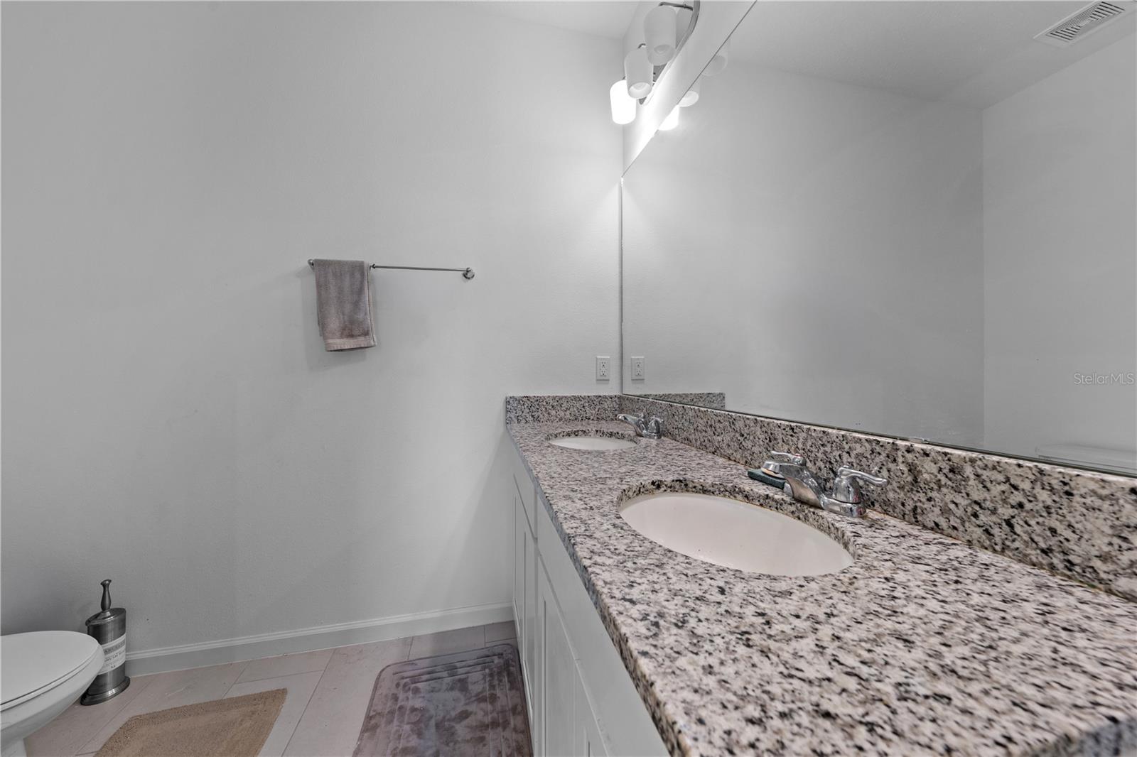 Image 18 of 25 For 425 Silver Palm Drive