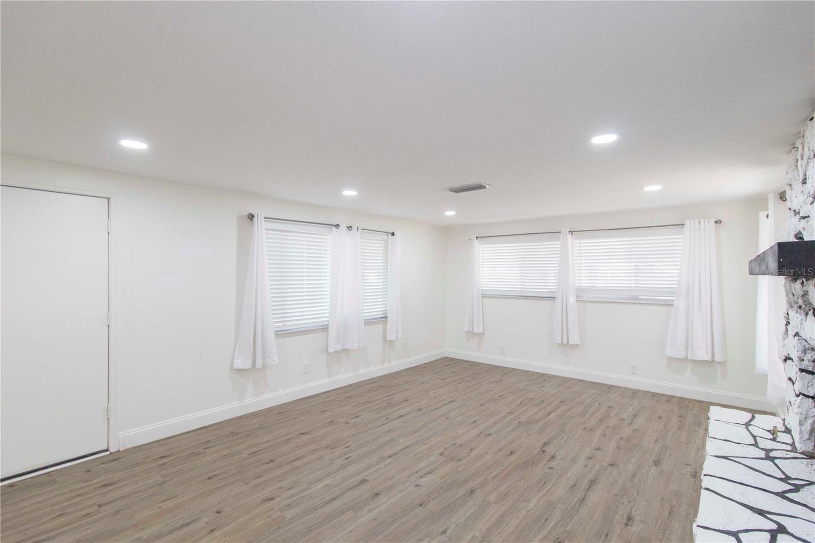 Image 10 of 34 For 2335 Woodside Way