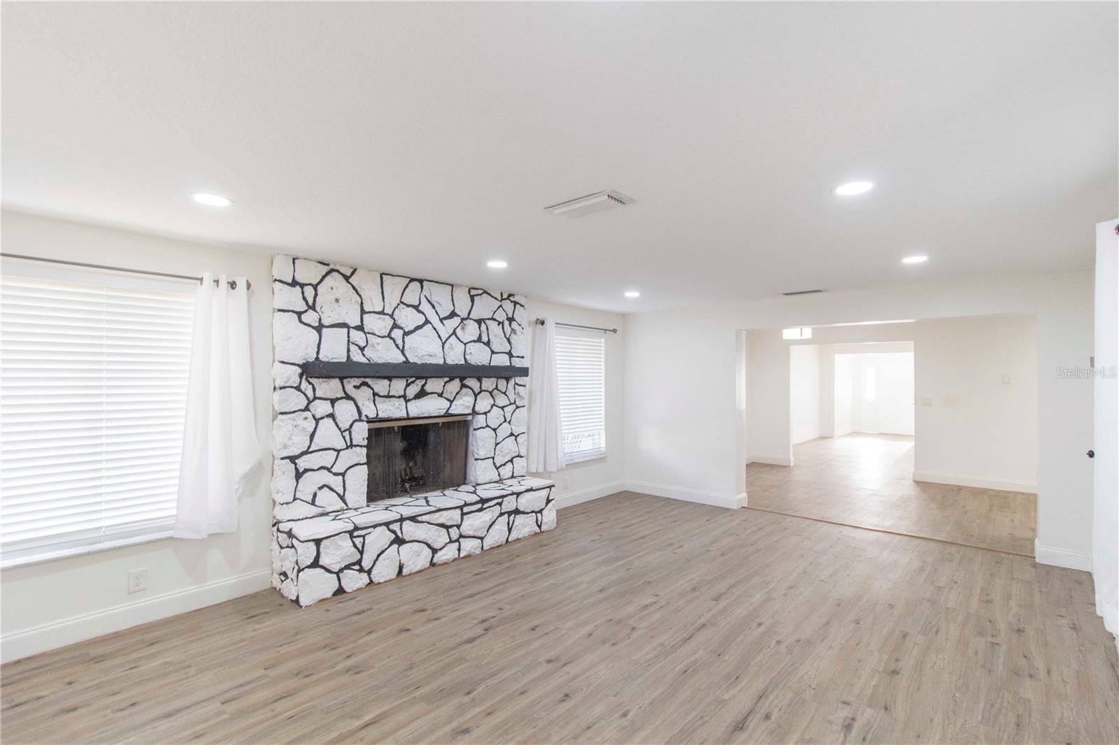 Image 12 of 34 For 2335 Woodside Way