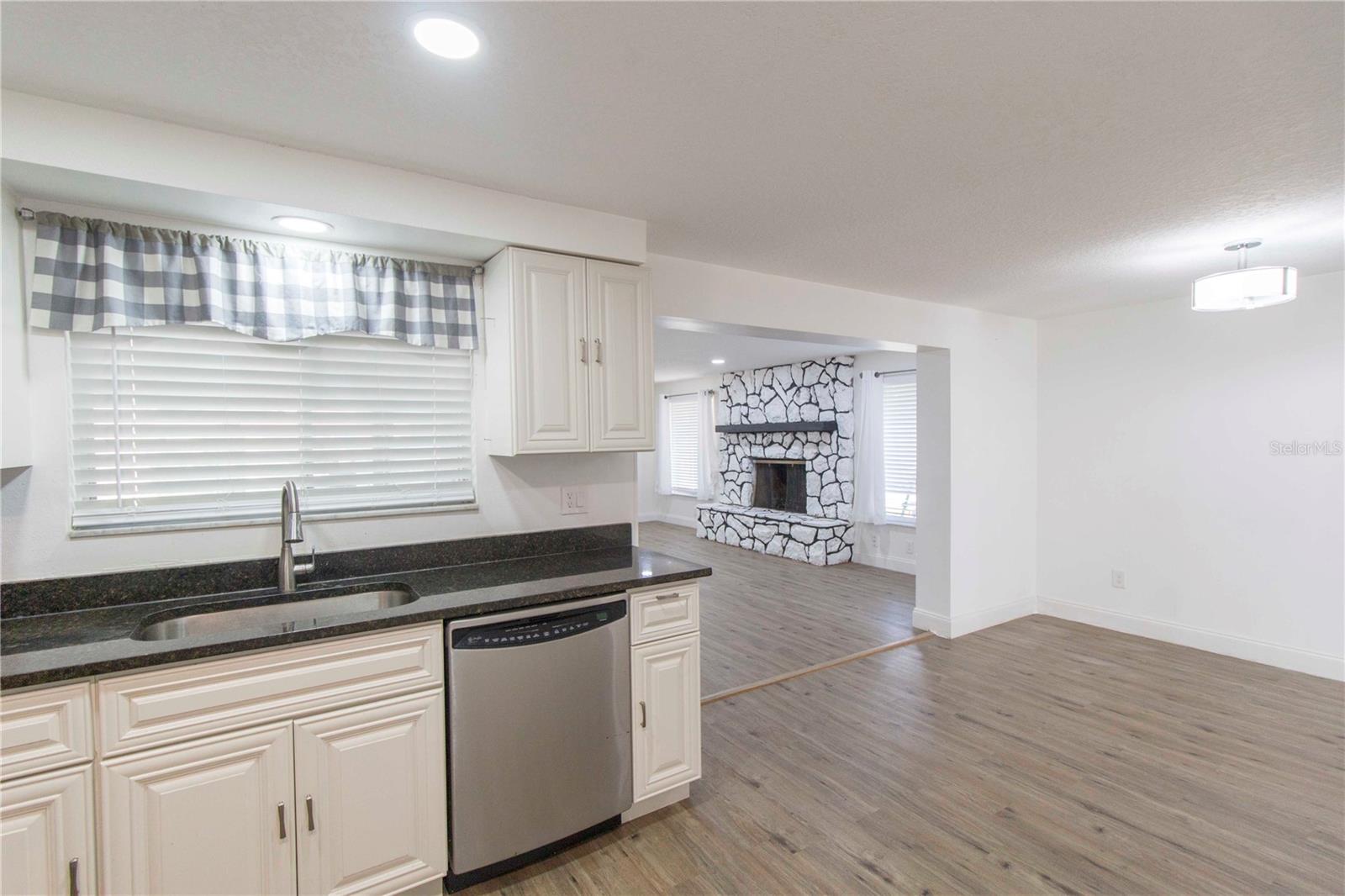 Image 13 of 34 For 2335 Woodside Way