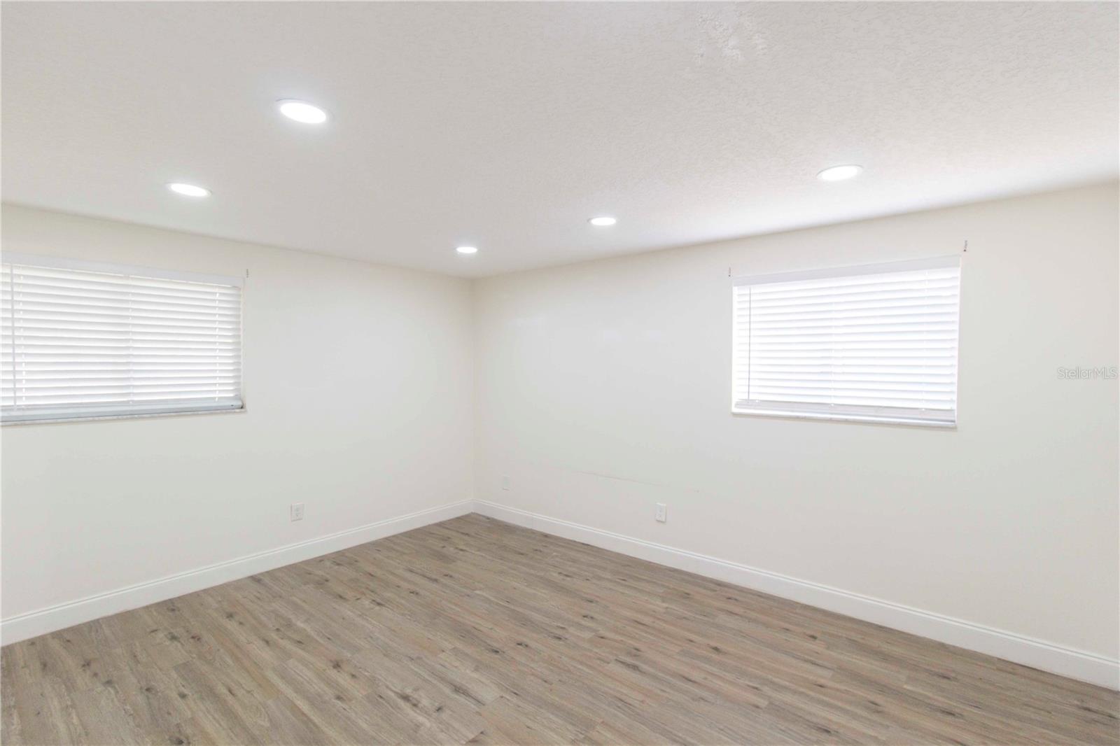 Image 15 of 34 For 2335 Woodside Way