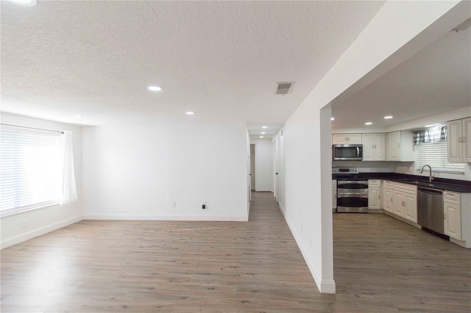 Image 19 of 34 For 2335 Woodside Way