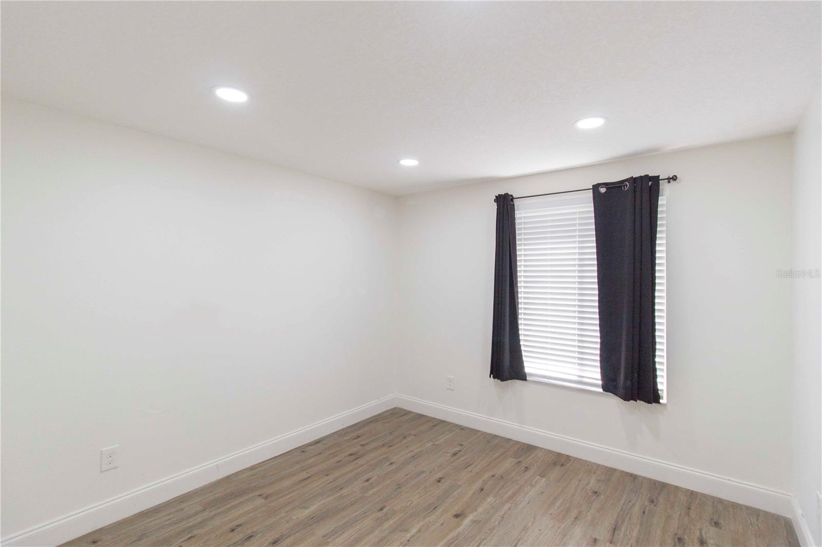 Image 21 of 34 For 2335 Woodside Way