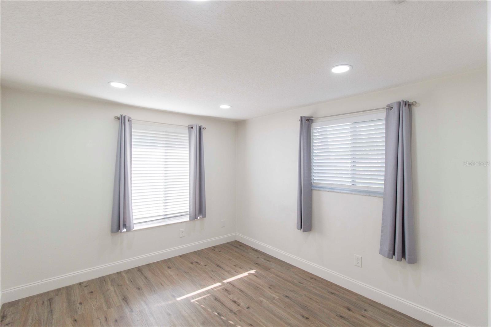 Image 24 of 34 For 2335 Woodside Way