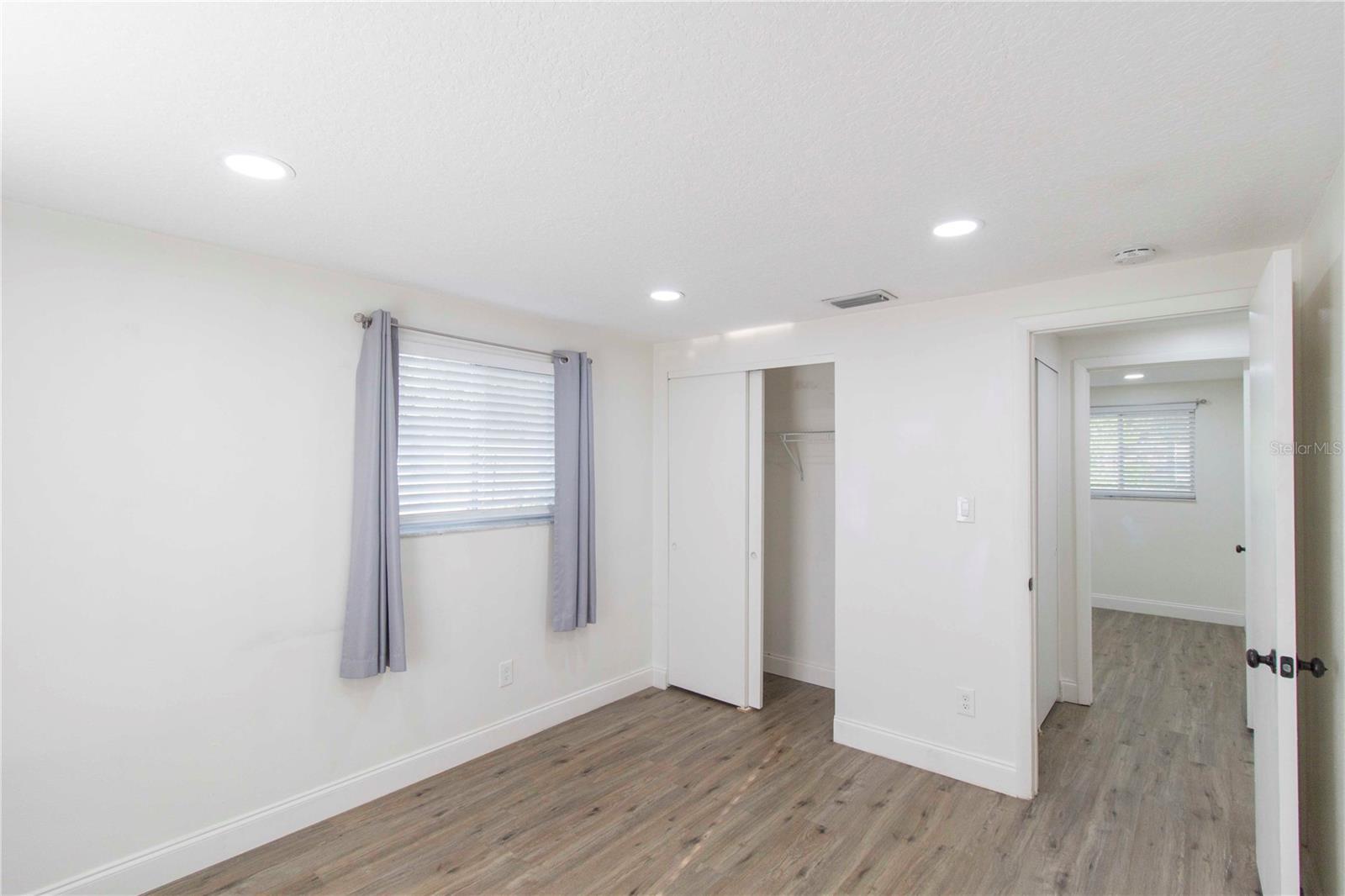 Image 25 of 34 For 2335 Woodside Way