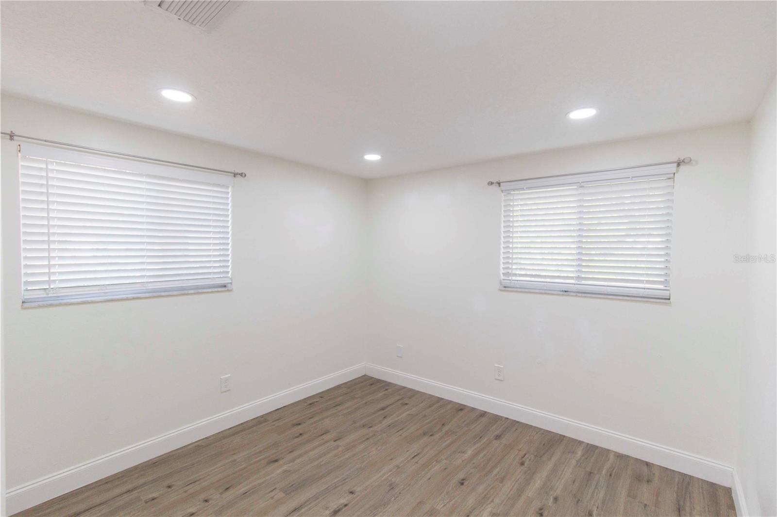 Image 27 of 34 For 2335 Woodside Way