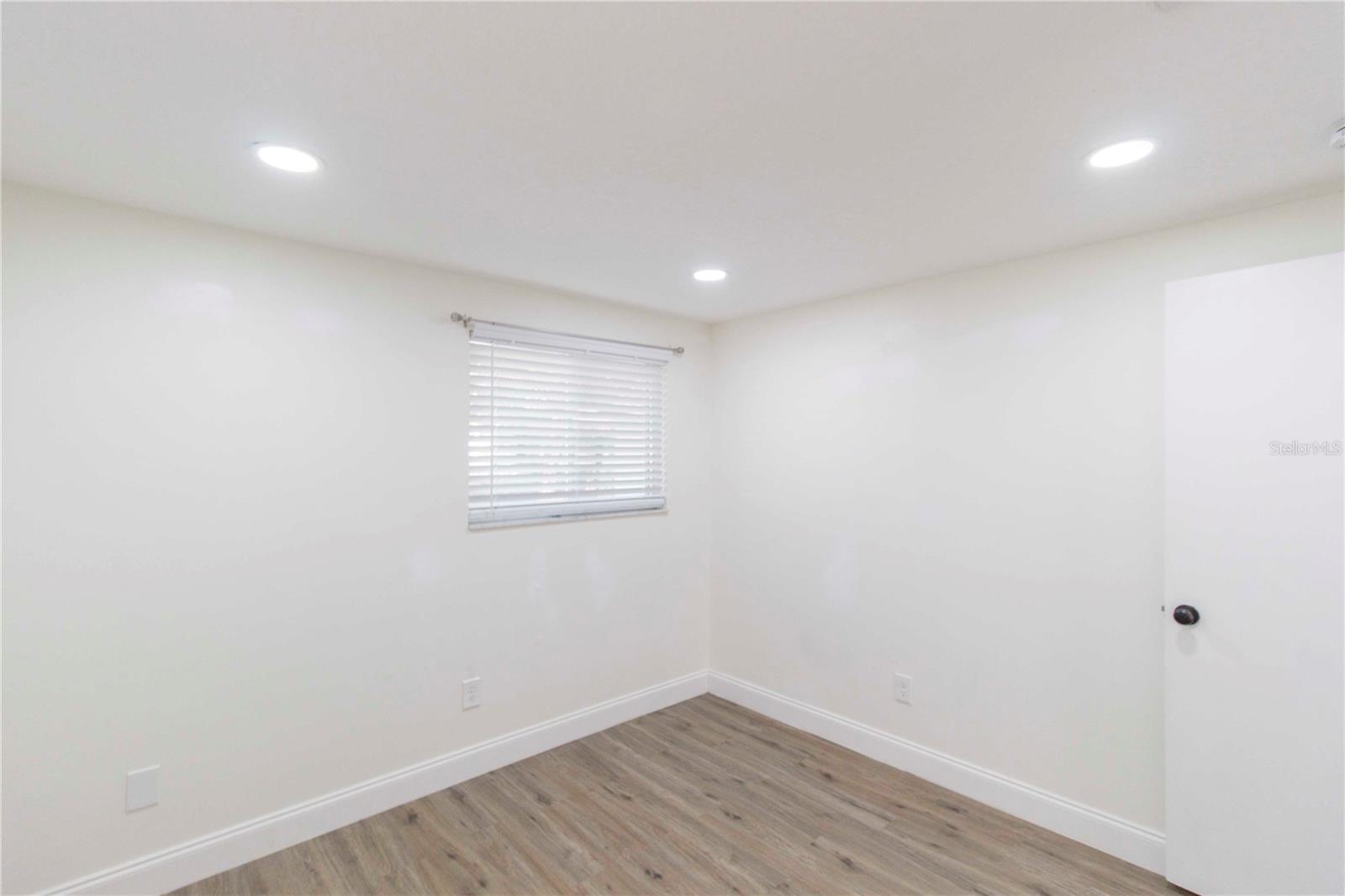 Image 28 of 34 For 2335 Woodside Way