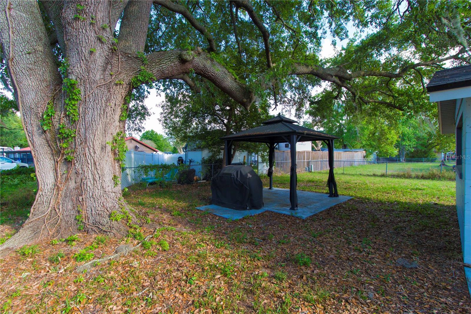 Image 33 of 34 For 2335 Woodside Way