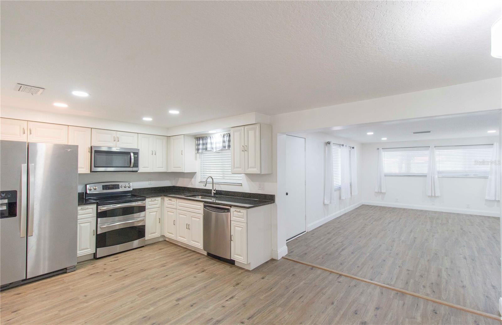 Image 6 of 34 For 2335 Woodside Way