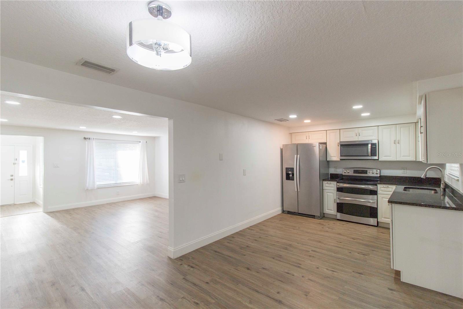 Image 7 of 34 For 2335 Woodside Way