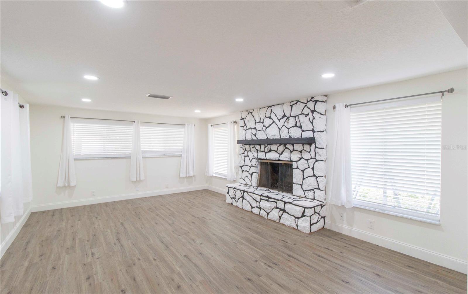 Image 9 of 34 For 2335 Woodside Way