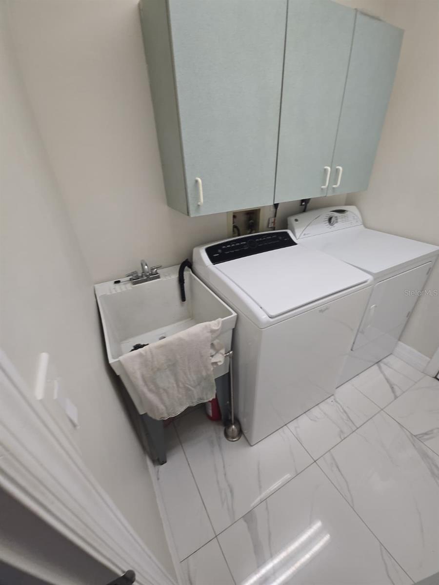 Image 21 of 32 For 1805 Coral Point Drive