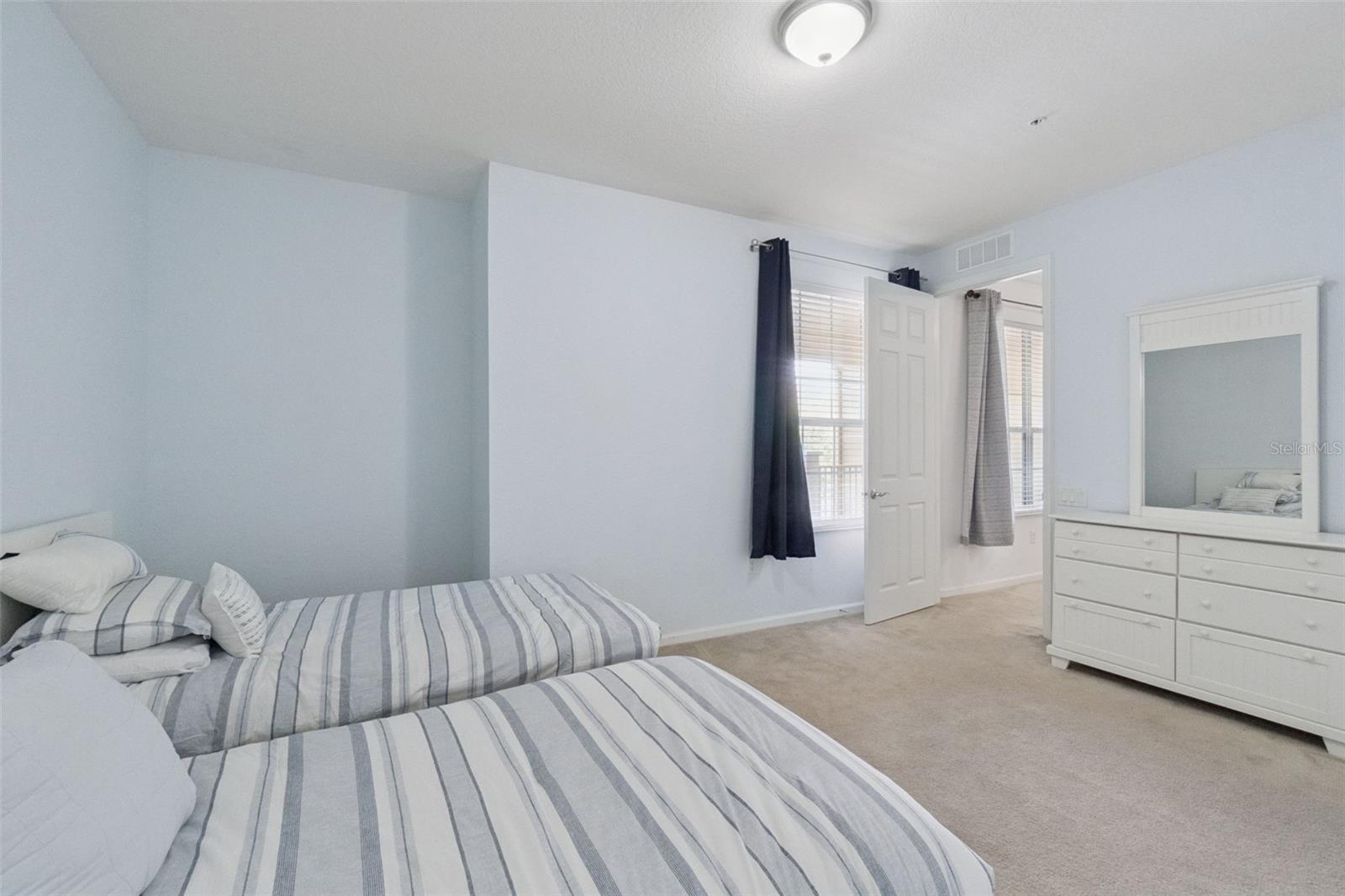 Image 16 of 52 For 4816 Cayview Avenue 201