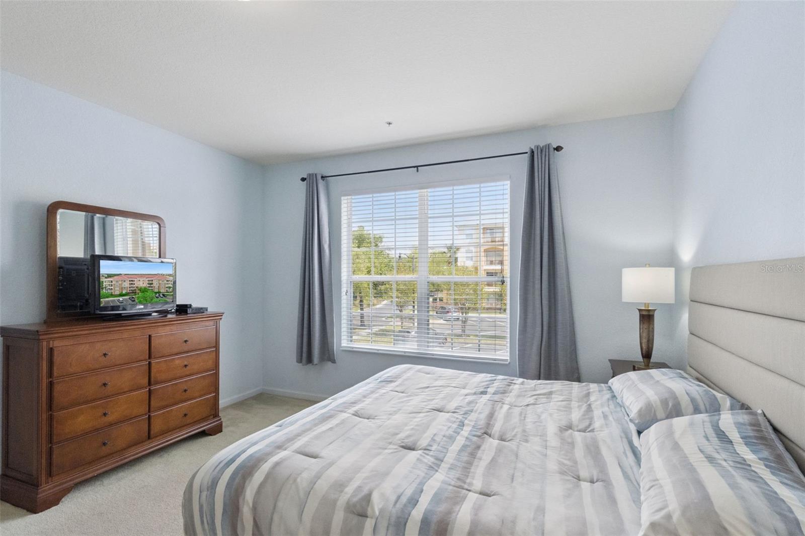 Image 17 of 52 For 4816 Cayview Avenue 201