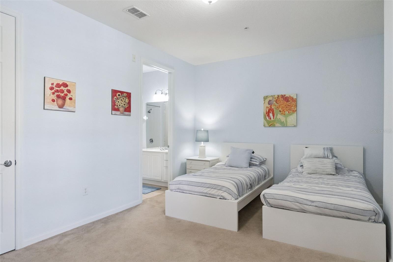 Image 20 of 52 For 4816 Cayview Avenue 201