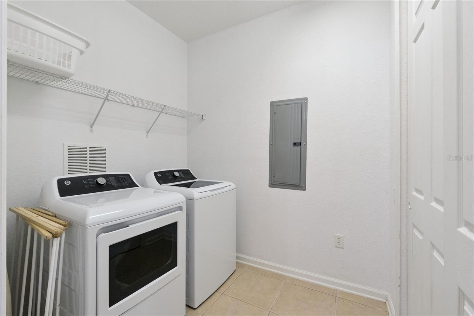 Image 25 of 52 For 4816 Cayview Avenue 201