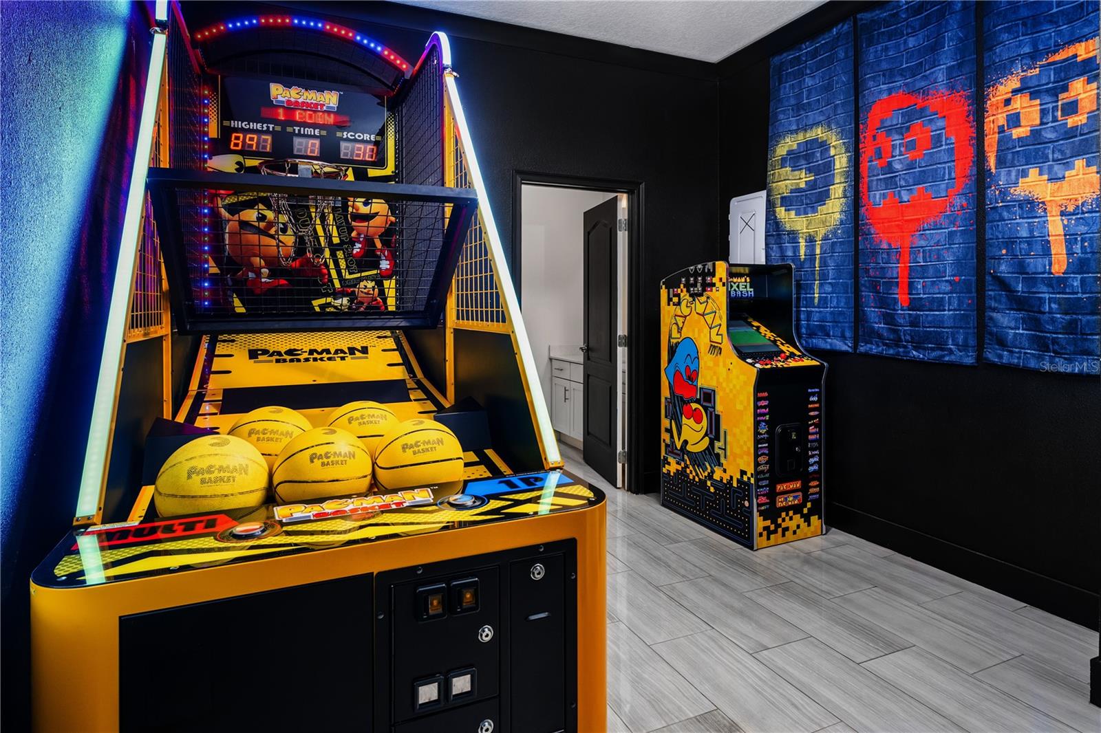 Image 15 of 35 For 8009 Oak Shadow Court