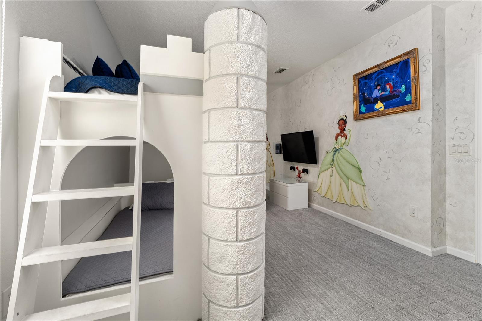 Image 22 of 35 For 8009 Oak Shadow Court