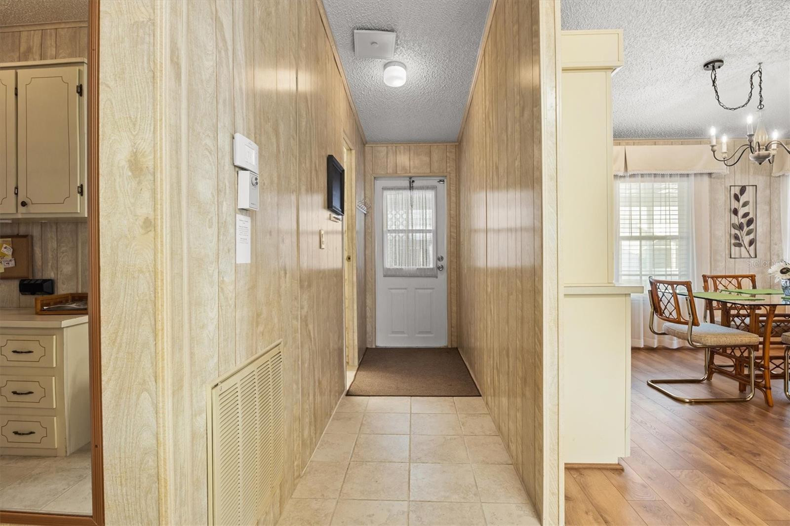 Image 10 of 40 For 6617 Westchester Drive Ne