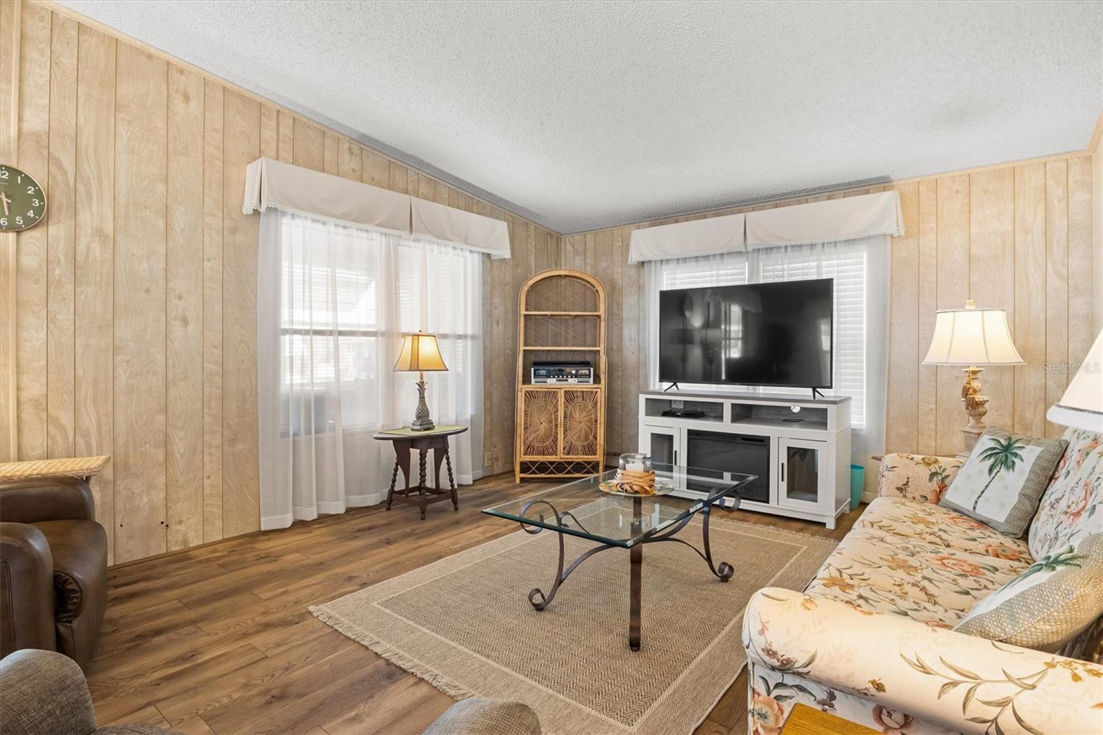 Image 12 of 40 For 6617 Westchester Drive Ne