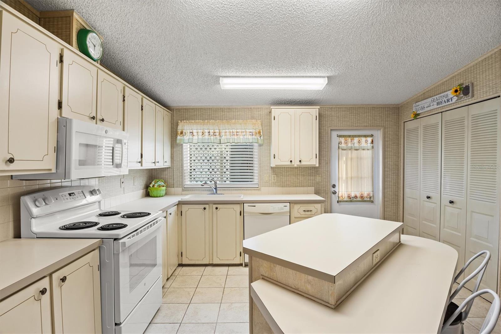 Image 13 of 40 For 6617 Westchester Drive Ne