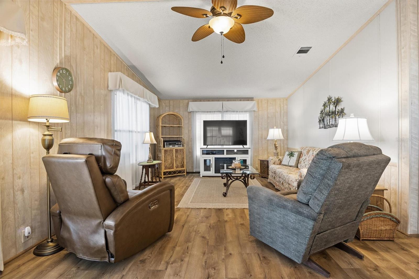 Image 4 of 40 For 6617 Westchester Drive Ne