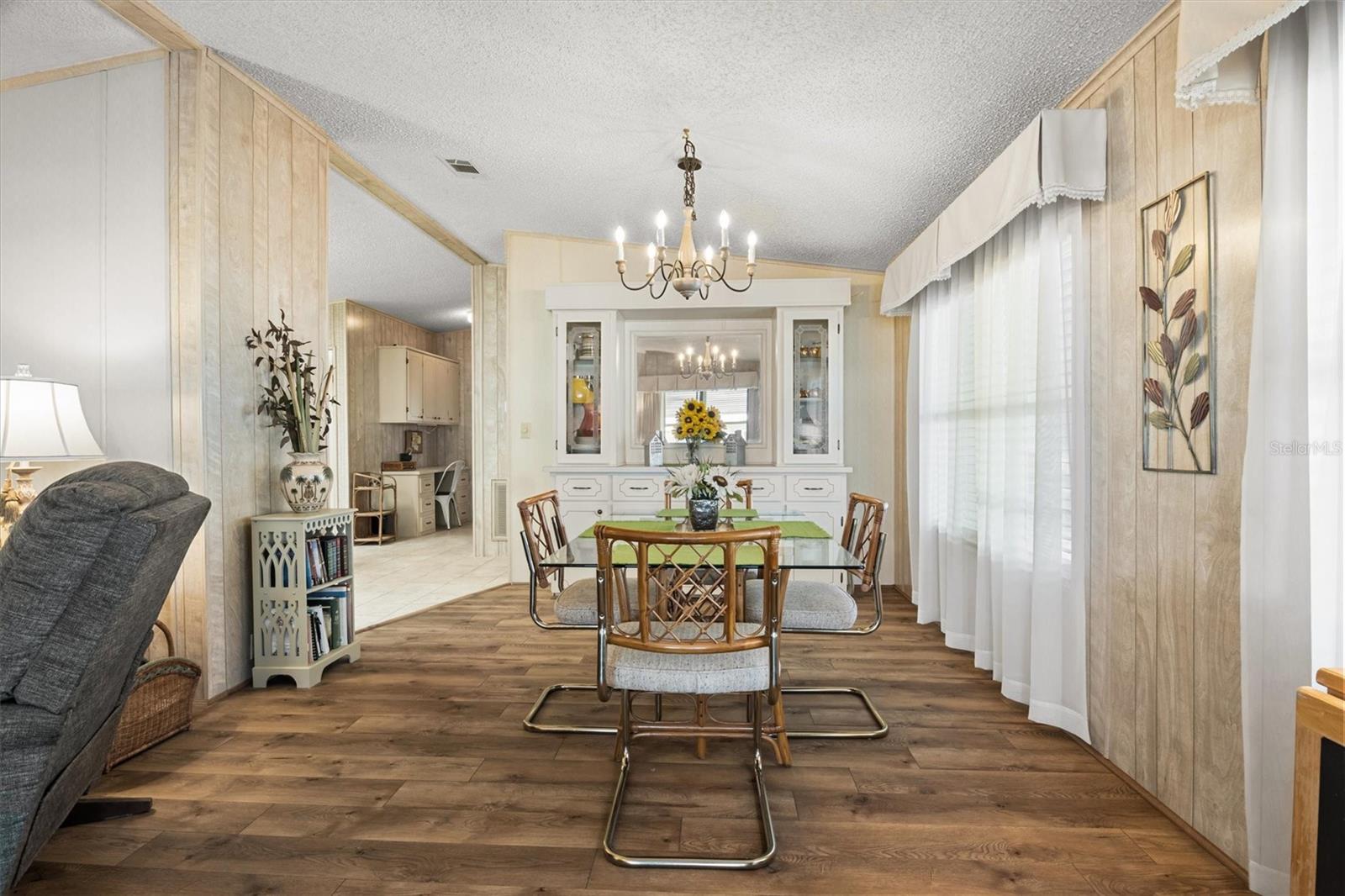 Image 5 of 40 For 6617 Westchester Drive Ne