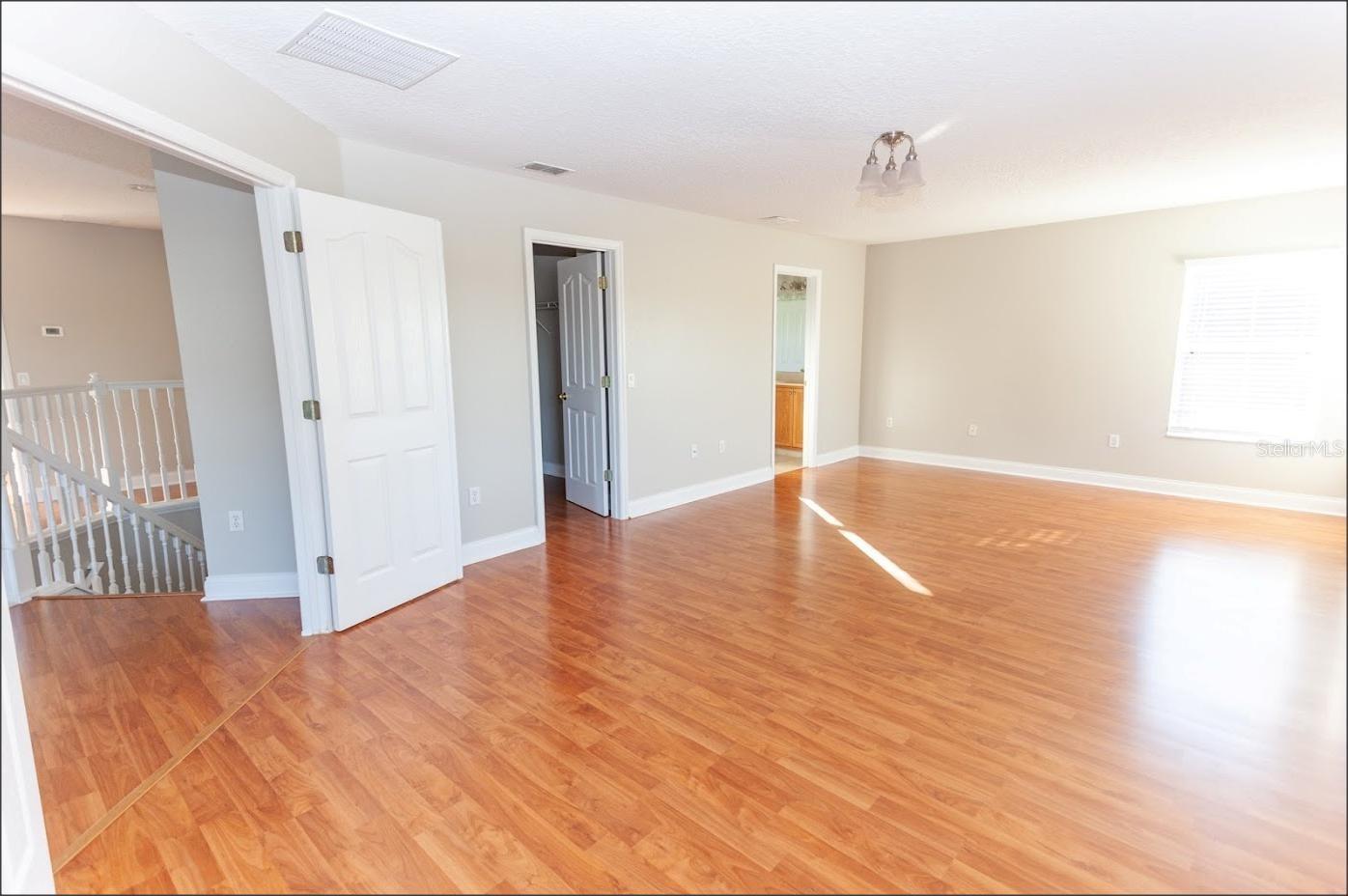 Image 18 of 25 For 12827 Oulton Circle