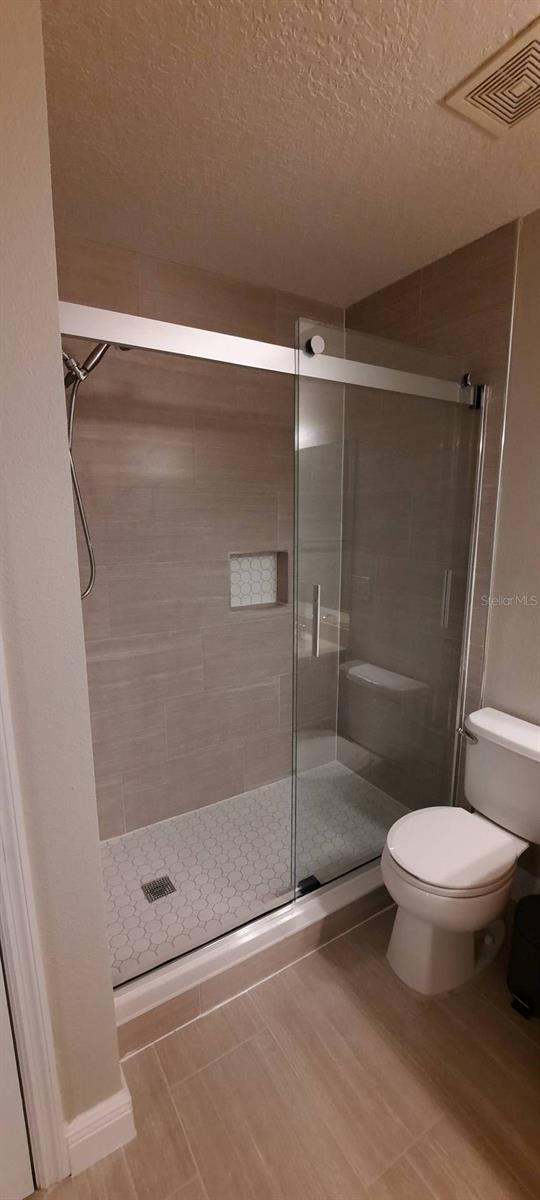 Image 21 of 25 For 12827 Oulton Circle