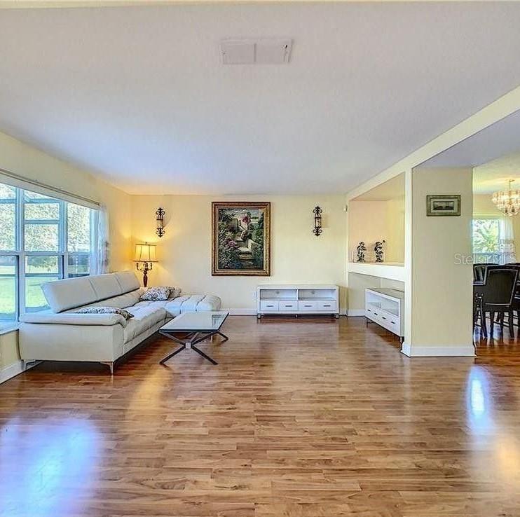 Image 3 of 25 For 12827 Oulton Circle