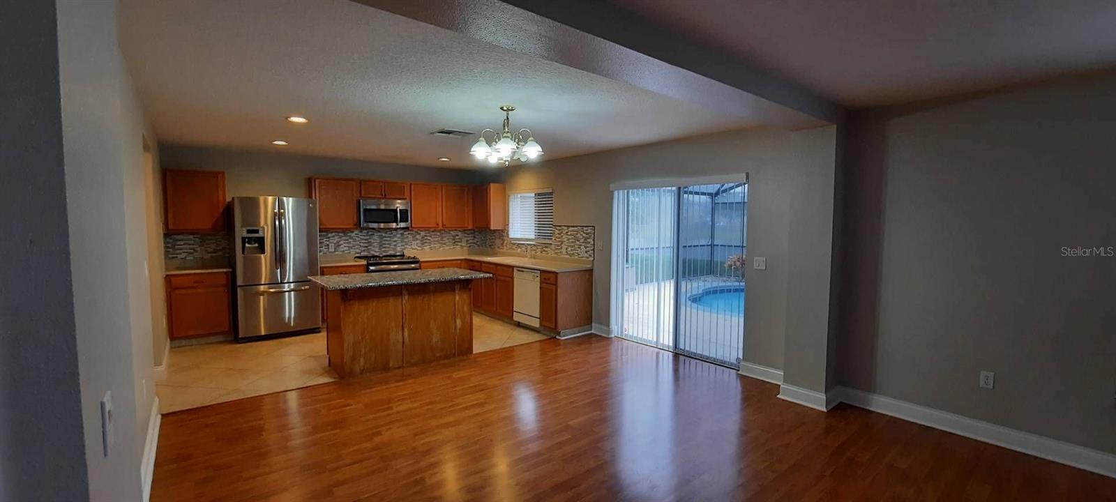 Image 5 of 25 For 12827 Oulton Circle