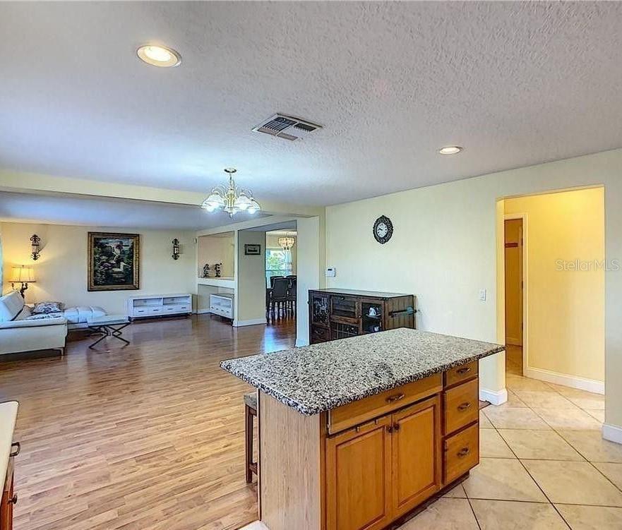 Image 8 of 25 For 12827 Oulton Circle