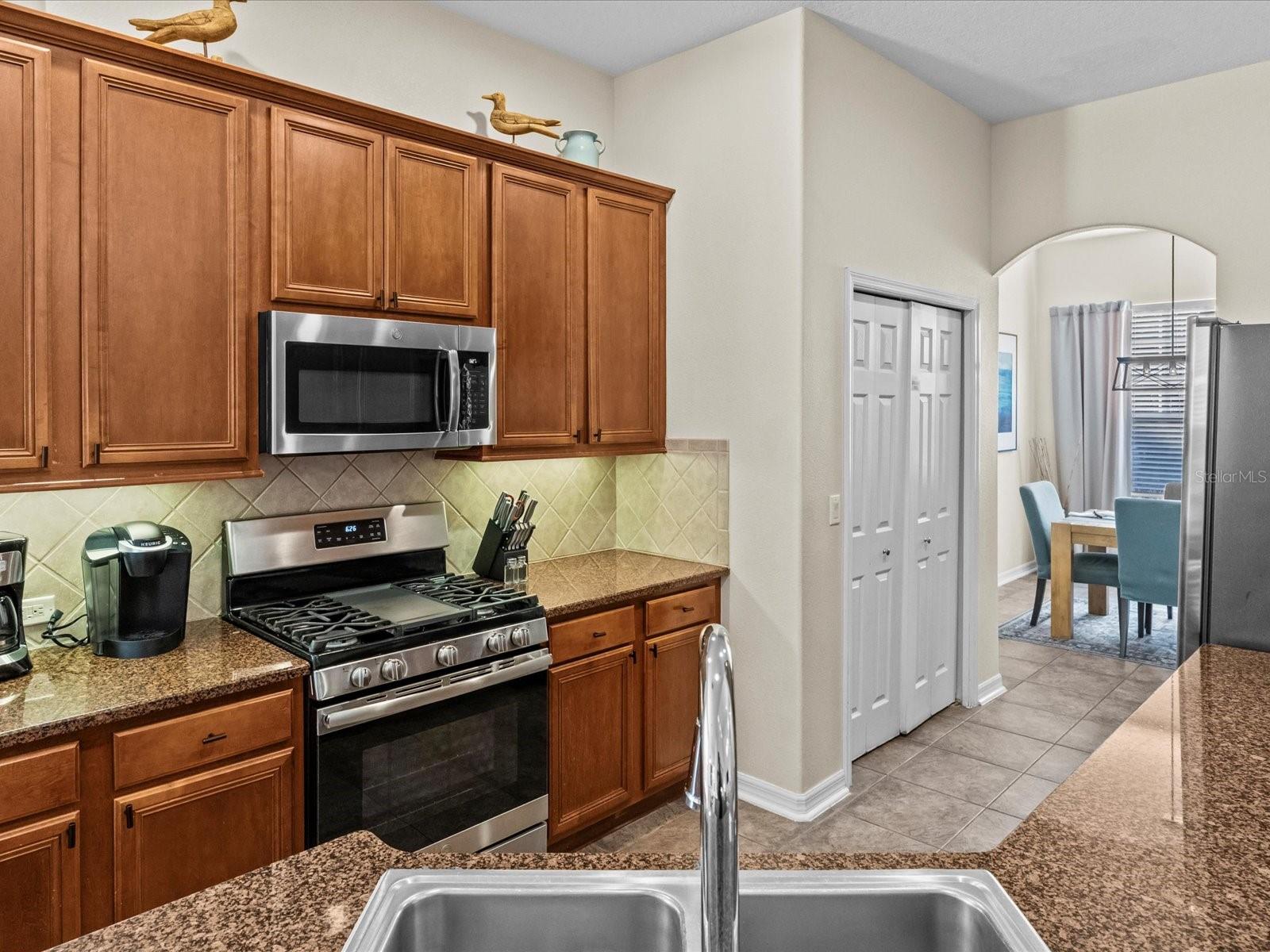 Image 10 of 44 For 1229 Molona Street